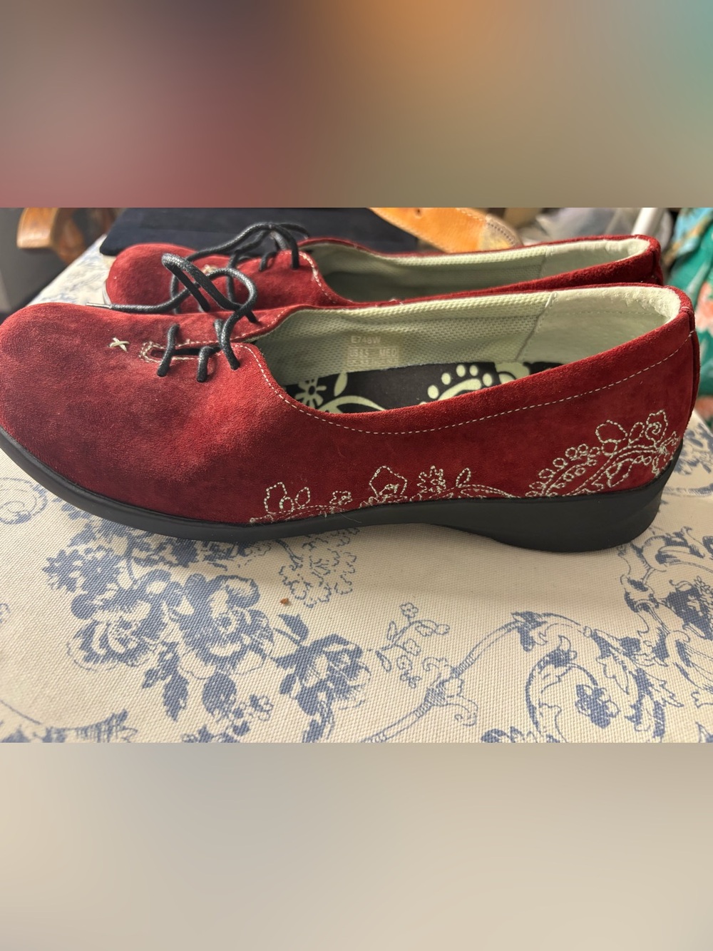 Aetrex Women’s Red Suede Lace-Up Flats - Picture 2 of 5
